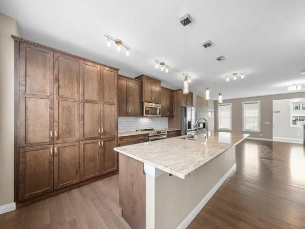 Calgary, AB T3P 0K4,1023 Evanston DR NW