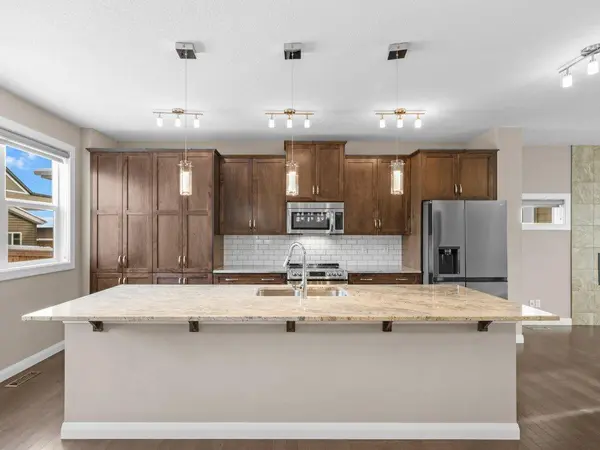 Calgary, AB T3P 0K4,1023 Evanston DR NW