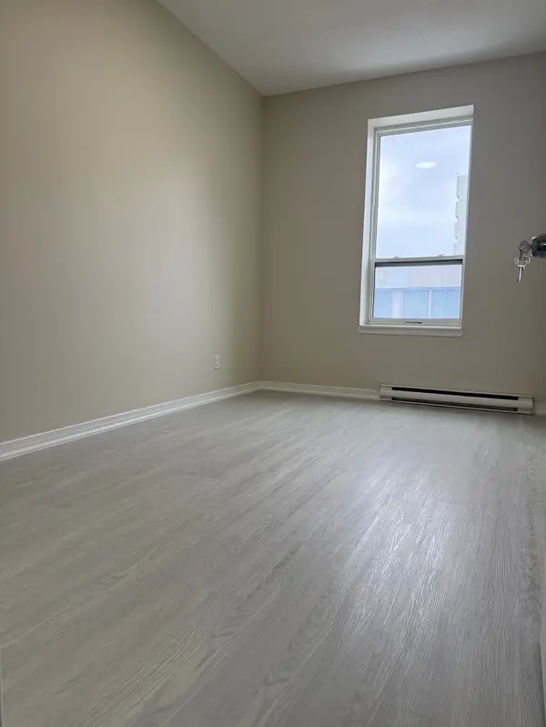 Oshawa, ON L1H 4G2,29 1/2 Simcoe ST S #1A