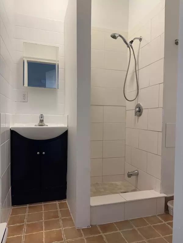 Oshawa, ON L1H 4G2,29 1/2 Simcoe ST S #1A