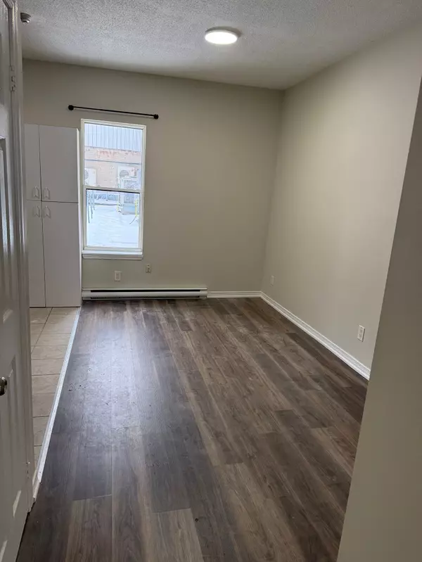 Oshawa, ON L1H 4G2,29 1/2 Simcoe ST S #1A