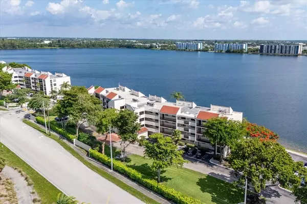 Oakland Park, FL 33309,113 Lake Emerald Dr #201