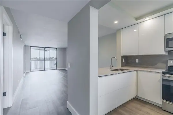 Oakland Park, FL 33309,113 Lake Emerald Dr #201