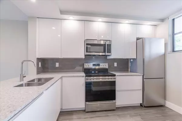 Oakland Park, FL 33309,113 Lake Emerald Dr #201