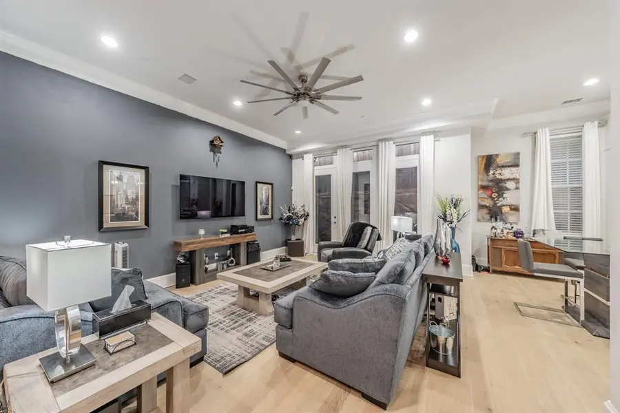 7333 Valley View Lane #902, Dallas, TX 75240