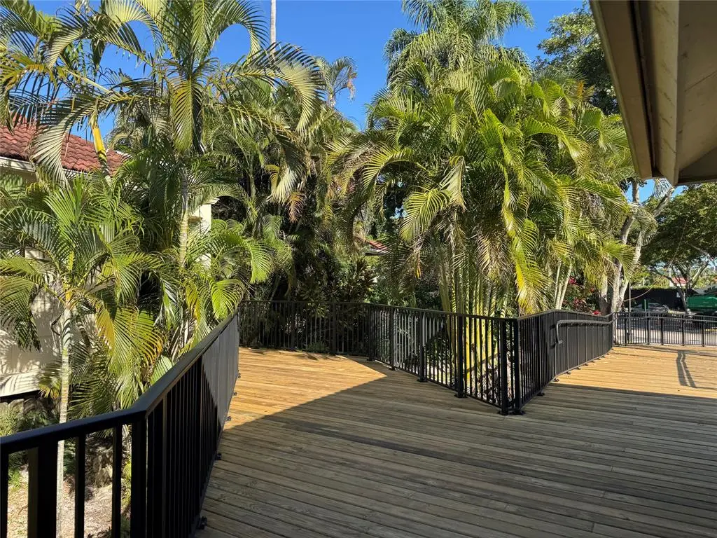 Oakland Park, FL 33309,112 Lake Emerald #206