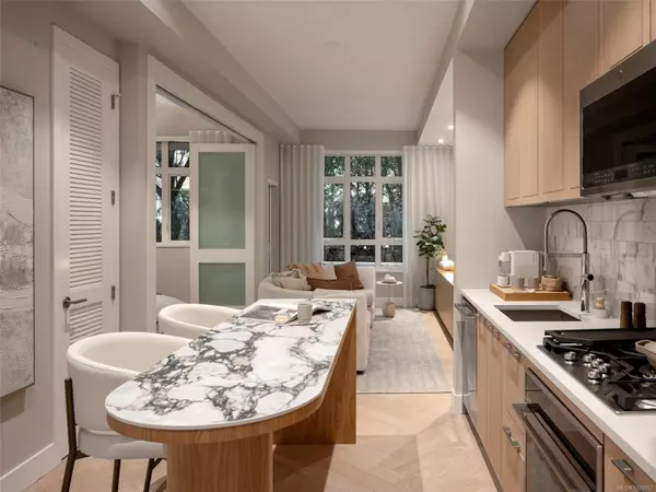 Esquimalt, BC V9A 0K5,427 Lampson St #403