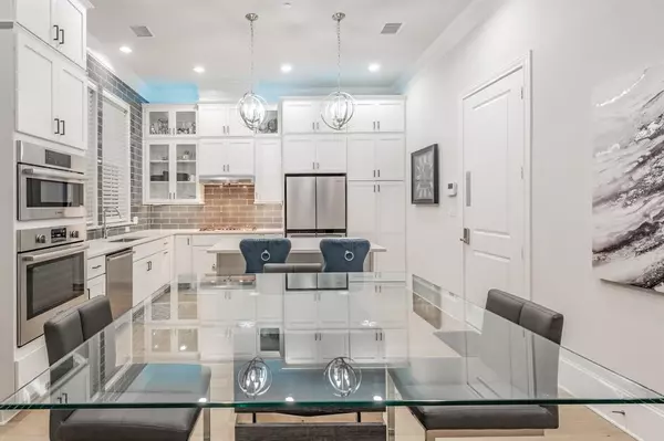 Dallas, TX 75240,7333 Valley View Lane #902