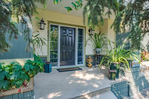 High River, AB T1V 1B5,602 Macleod TRL SW