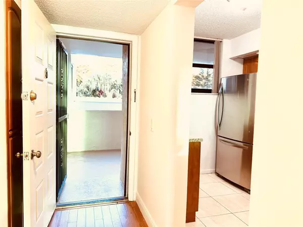 Oakland Park, FL 33309,112 Lake Emerald #206