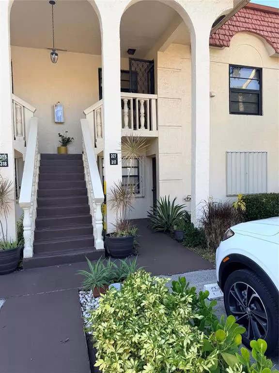 Pompano Beach, FL 33060,136 S Cypress Rd #317