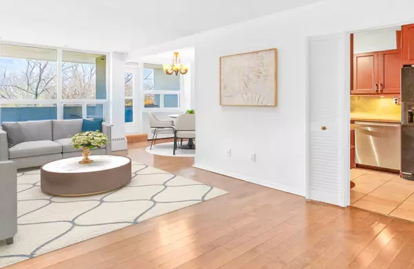 Toronto W01, ON M6S 3N6,65 Southport ST #903