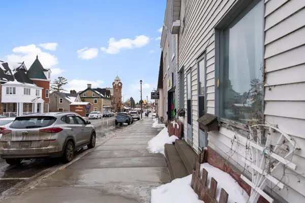 Arnprior, ON K7S 1R9,56 Madawaska ST