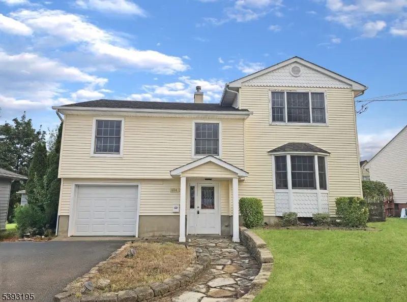 Somerville Boro, NJ 08876,484 E Main St