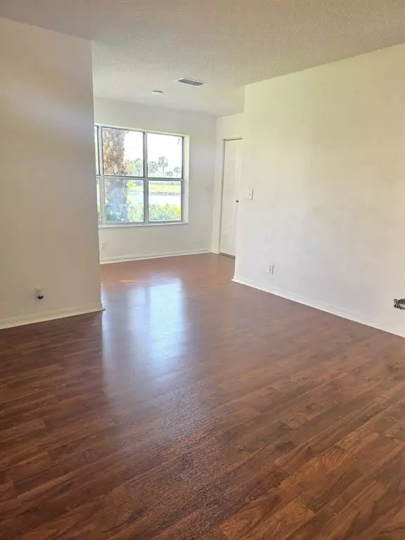 Margate, FL 33063,3310 Pinewalk Dr N #1812