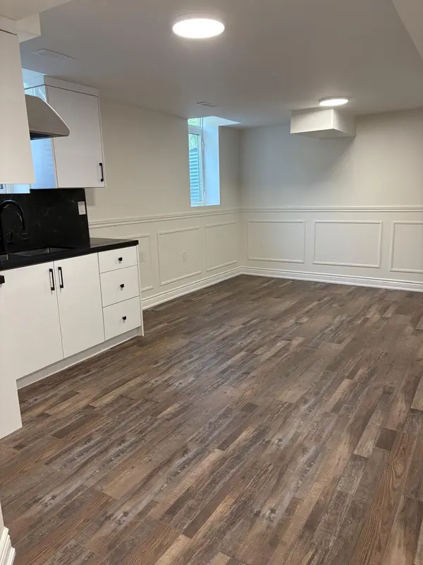 Mississauga, ON L5V 1E1,968 Summerbreeze CT