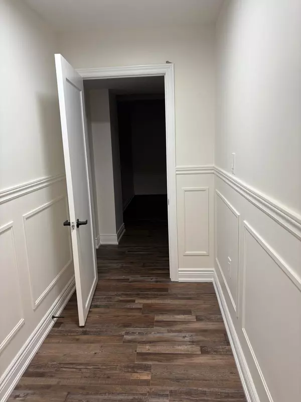 Mississauga, ON L5V 1E1,968 Summerbreeze CT