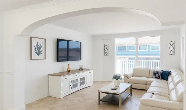 Hollywood, FL 33019,801 S Ocean Drive #206