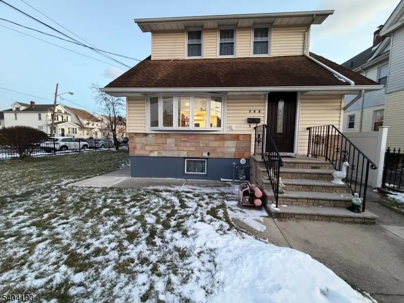 Elizabeth City, NJ 07202,746 Murray St #1