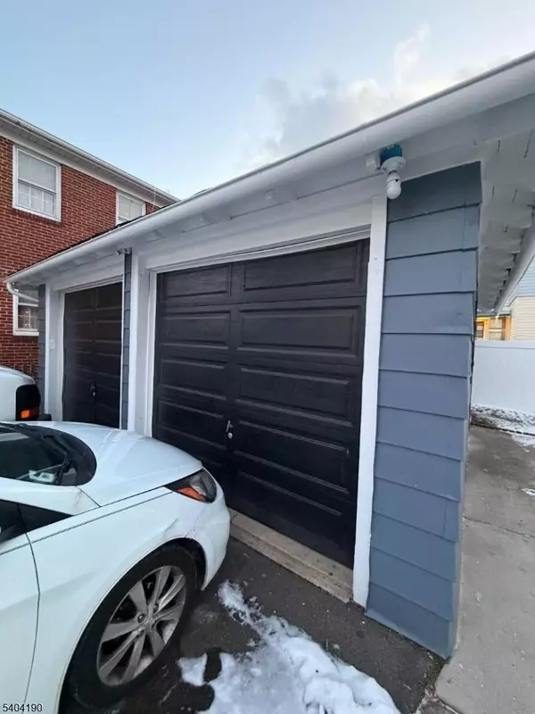 Elizabeth City, NJ 07202,746 Murray St #1