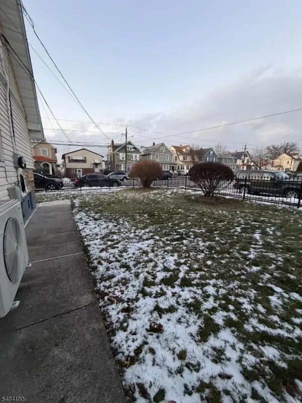 Elizabeth City, NJ 07202,746 Murray St #1