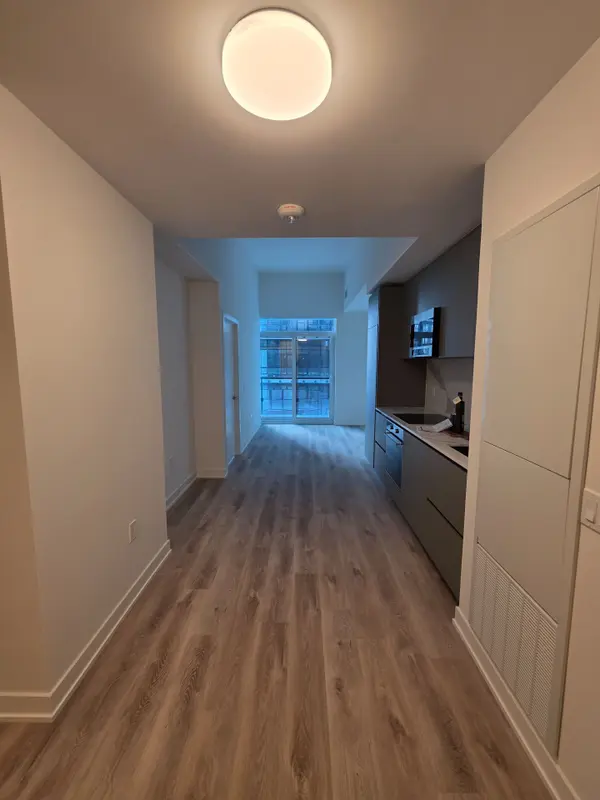 Toronto C10, ON M4P 0E9,120 Broadway AVE #608