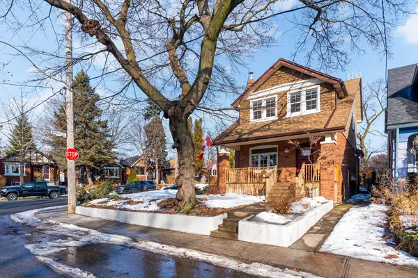 33 Ladykirk AVE, Toronto E02, ON M4L 3K8