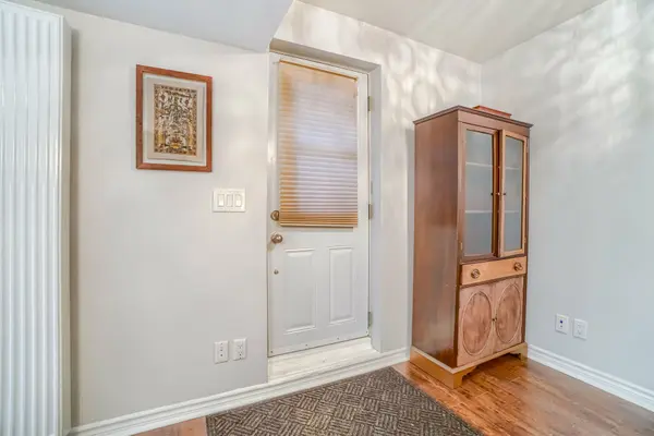 Toronto W02, ON M6P 2L9,118 Mavety ST #Lower