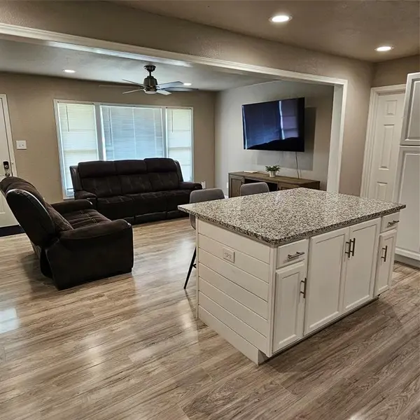 Bedford, TX 76022,802 Brown Trail