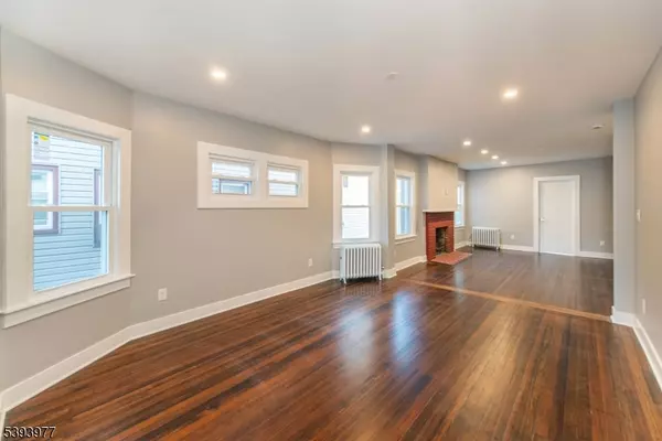 Montclair Twp., NJ 07042,41 Elmwood Ave #1