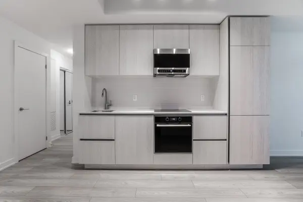 Toronto C10, ON M4P 1V7,110 Broadway AVE #2209S