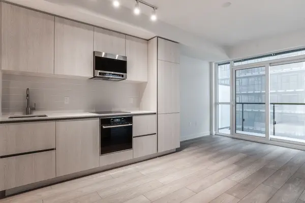 Toronto C10, ON M4P 1V7,110 Broadway AVE #2209S