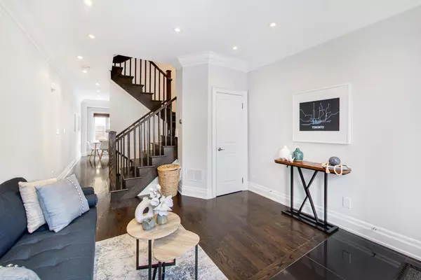 Toronto C01, ON M5T 1P1,68A Oxford ST