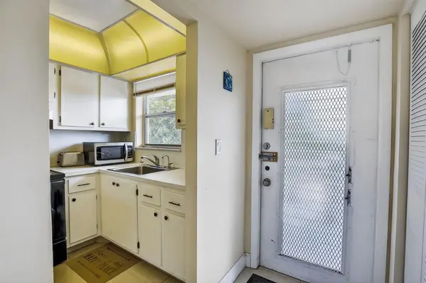 Sunrise, FL 33322,8100 Sunrise Lakes Blvd #303