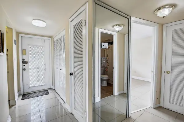 Sunrise, FL 33322,8100 Sunrise Lakes Blvd #303