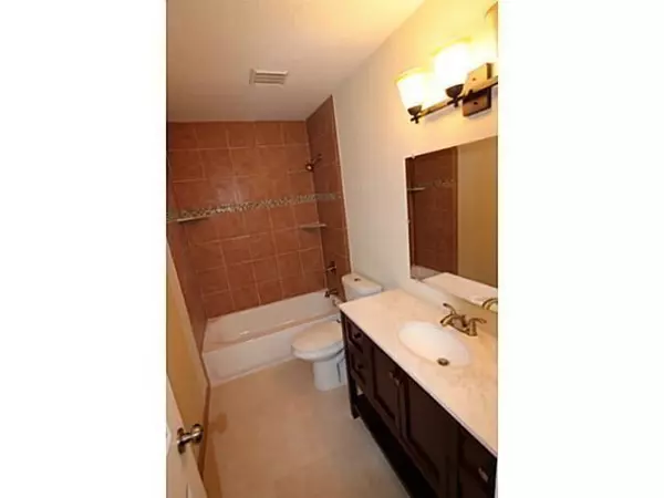 Pompano Beach, FL 33060,140 SE 12TH AVE #5