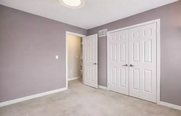 Aurora, ON L4G 0J3,84 Lewis Honey DR