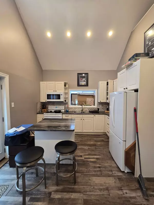 Englehart, ON P0J 1H0,15 Eighth AVE