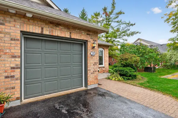 Selwyn, ON K0L 2H0,20 Charles CT