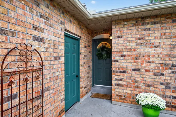 Selwyn, ON K0L 2H0,20 Charles CT