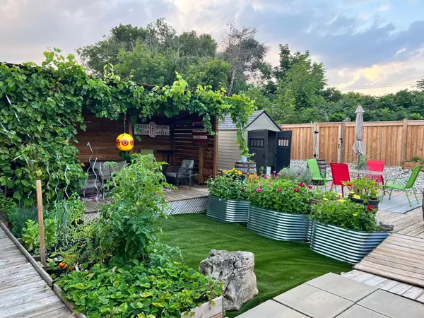 Grimsby, ON L3M 4Y6,58 Sandra CRES