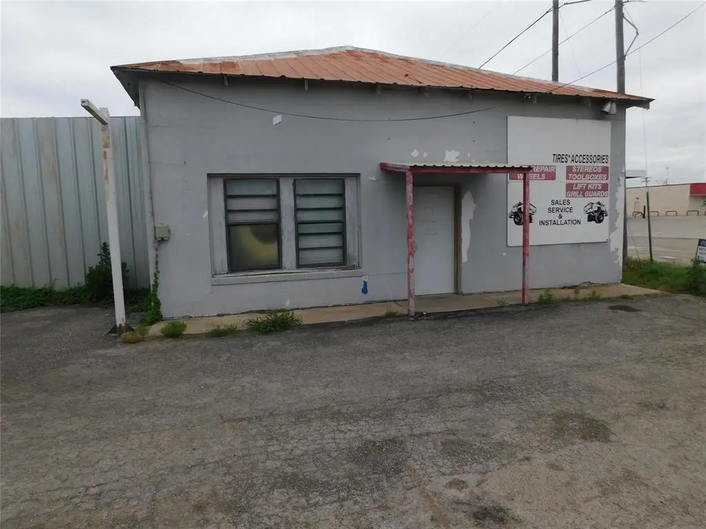 1417 N N Neches Street, Coleman, TX 76834