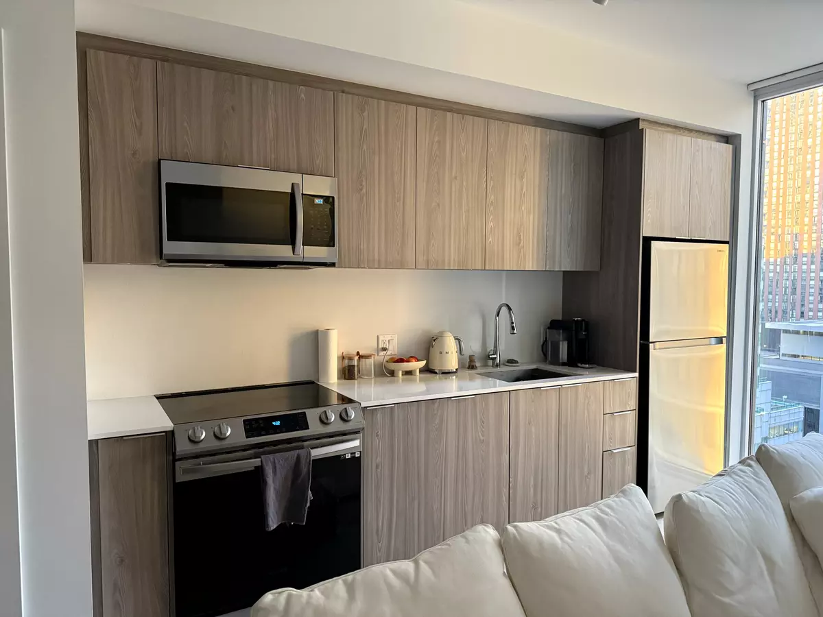 Toronto C01, ON M5V 1K2,357 King ST W #1506