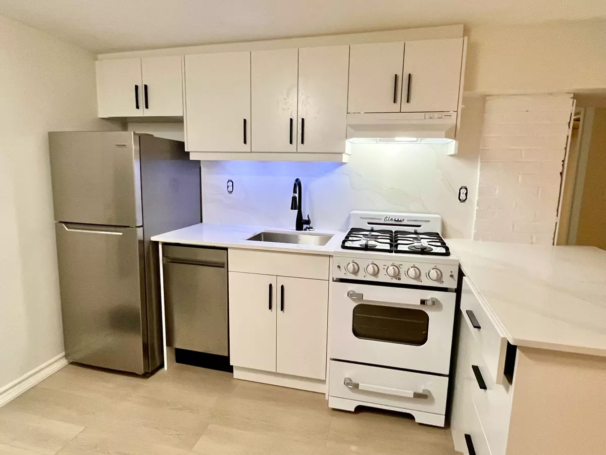 Toronto E02, ON M4L 3H4,5 Edgewood GDNS #Basement