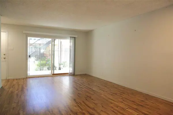 Dallas, TX 75235,5323 Fleetwood Oaks Avenue #156