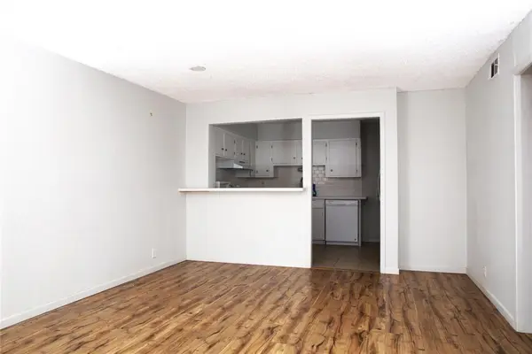 Dallas, TX 75235,5323 Fleetwood Oaks Avenue #156