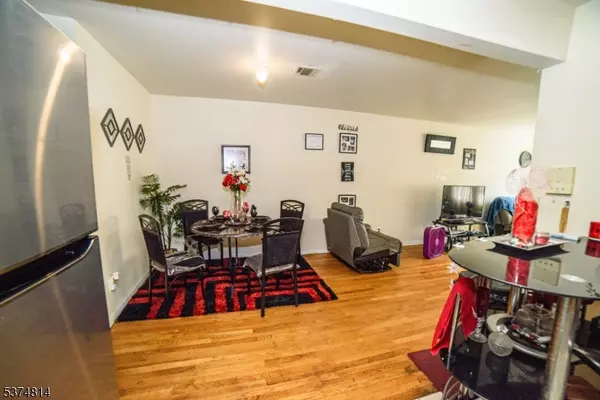 Newark City, NJ 07103,629 S 18Th St