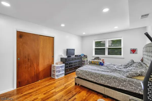 Edison Twp., NJ 08817,15 College Dr #15