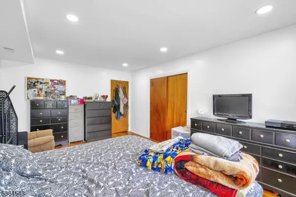 Edison Twp., NJ 08817,15 College Dr #15