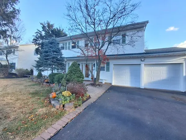 5 Elaine Ct, Old Bridge Twp., NJ 08857